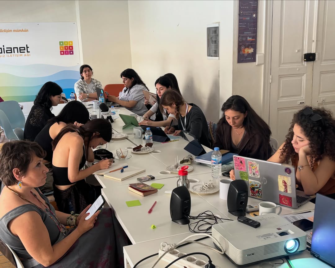 Temel Gazetecilik Atölyesi dördüncü gün: Haber çerçevesi, editoryal süreç, kaynak kullanımı 2 Temel Gazetecilik Atölyesi dördüncü gün: Haber çerçevesi, editoryal süreç, kaynak kullanımı - Atölye BİA