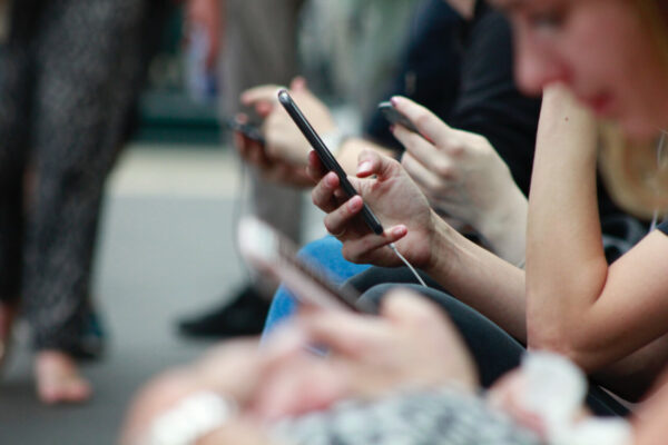 Yeni Bir İletişim Ortamı Olarak Sosyal Medya: Ege Üniversitesi İletişim Fakültesi Örneği